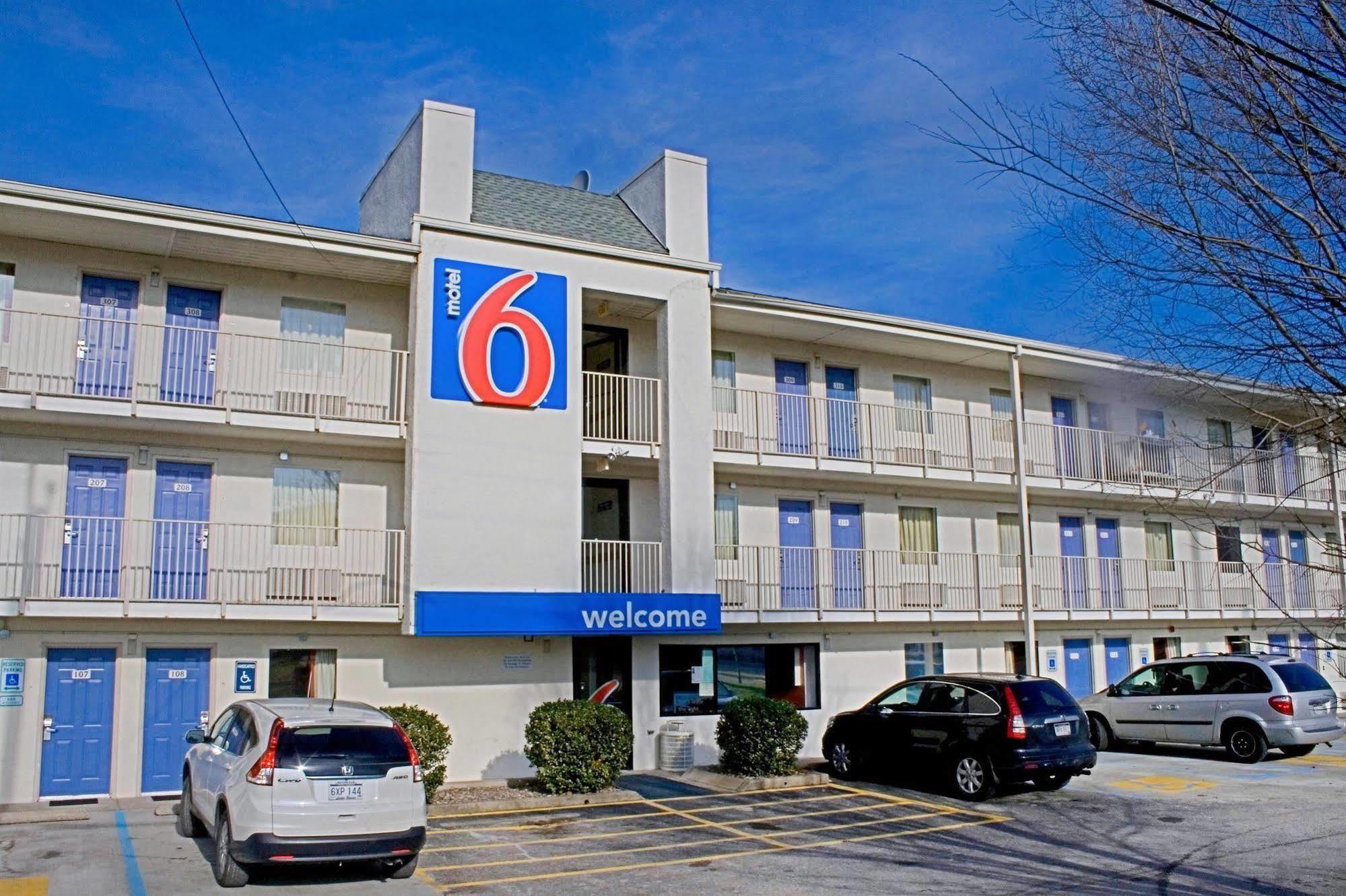 Days Inn By Wyndham Charleston Wv Экстерьер фото