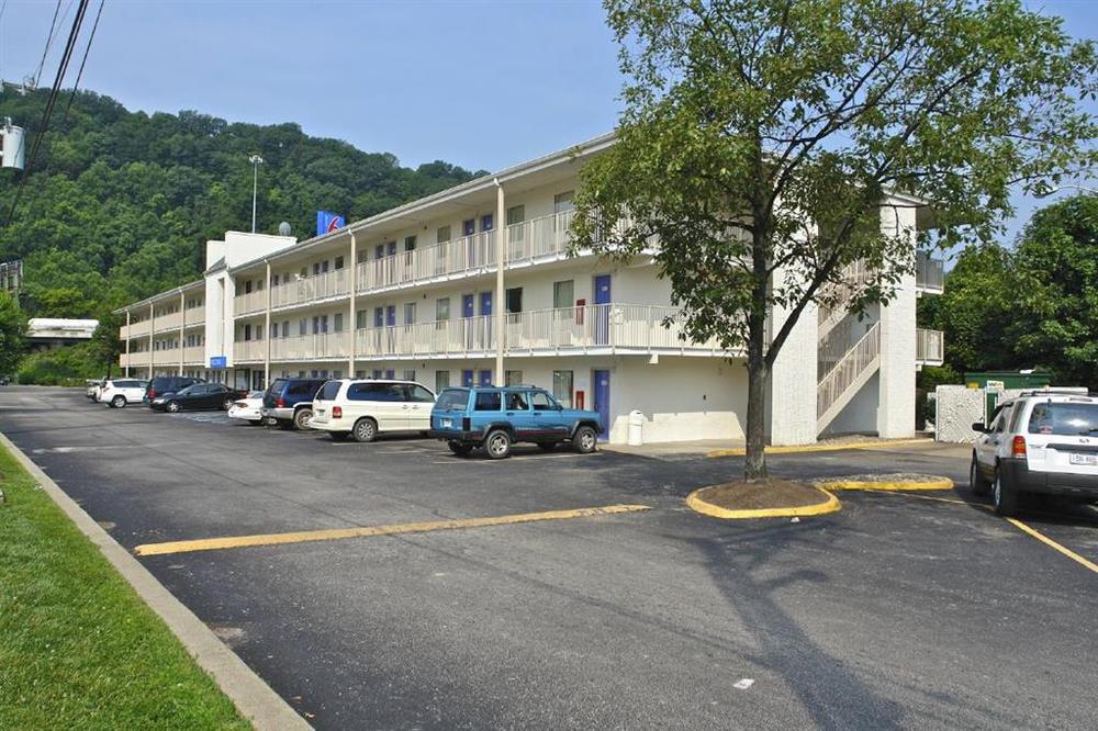 Days Inn By Wyndham Charleston Wv Удобства фото